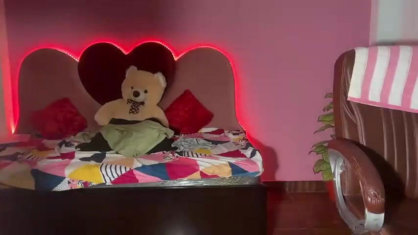 Stripchat-Public.Show-f-Funky_faira-2024.06.18.175919