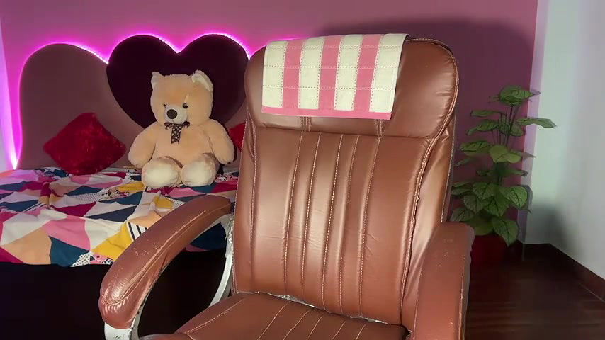 Stripchat-Public.Show-f-Funky_faira-2024.06.19.160805