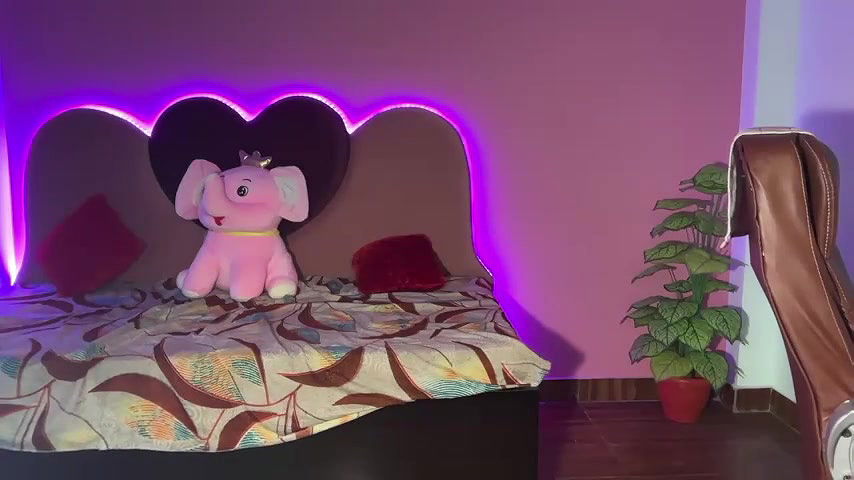 Stripchat-Public.Show-f-Funky_faira-2024.07.06.094417