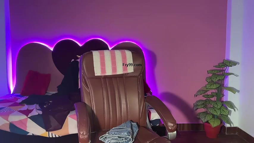 Stripchat-Public.Show-f-Funky_faira-2024.07.08.092720