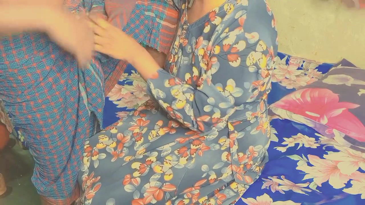 I gave oil massage to my wife’s friend. She was very happy to see my big fat wife