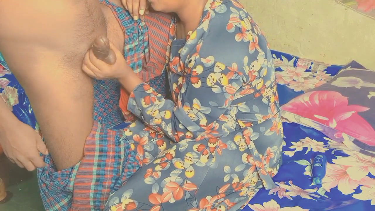 I gave oil massage to my wife’s friend. She was very happy to see my big fat wife