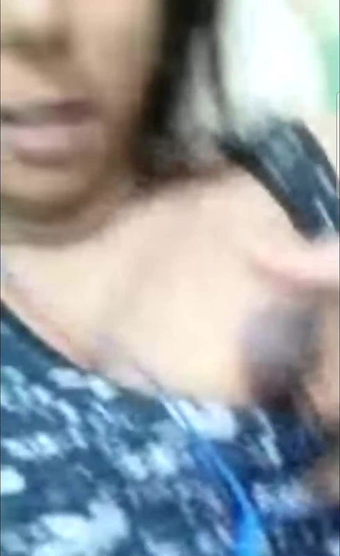 Horny Desi Girl Shows Boobs