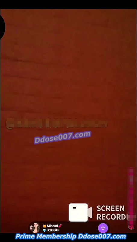 Insta Girl Manisha aka Mineral Nude Dancing on Live 121