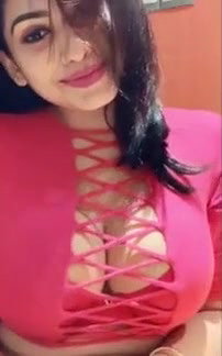Desi Beauty Booby huge Clievage