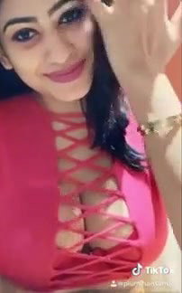 Desi Beauty Booby huge Clievage