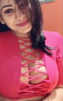 Desi Beauty Booby huge Clievage