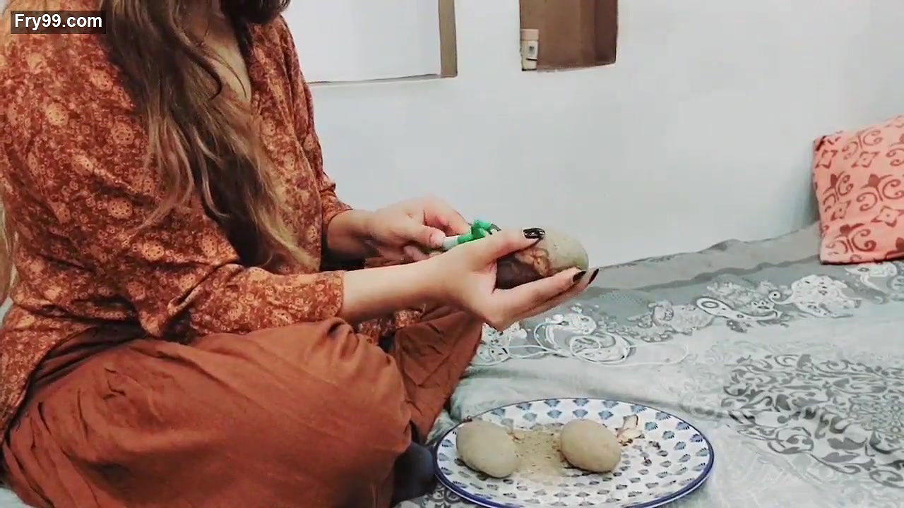 Pk sexy bhabi enjoy with old father in lw