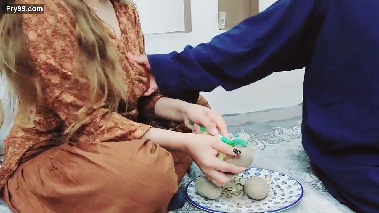 Pk sexy bhabi enjoy with old father in lw