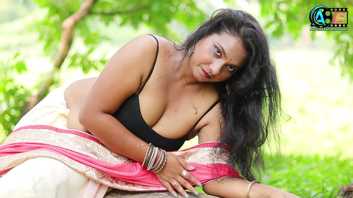 Beautiful horny charu bhabhi huge cleavage hot nael and armpit show