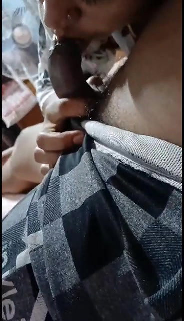 HORNY DESI INDIAN BHABHI GIVING BLOWJOB