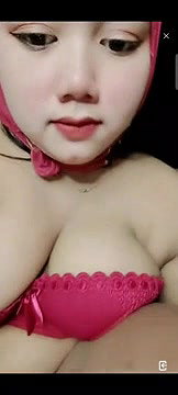 Tante mlenuk jilbob merah