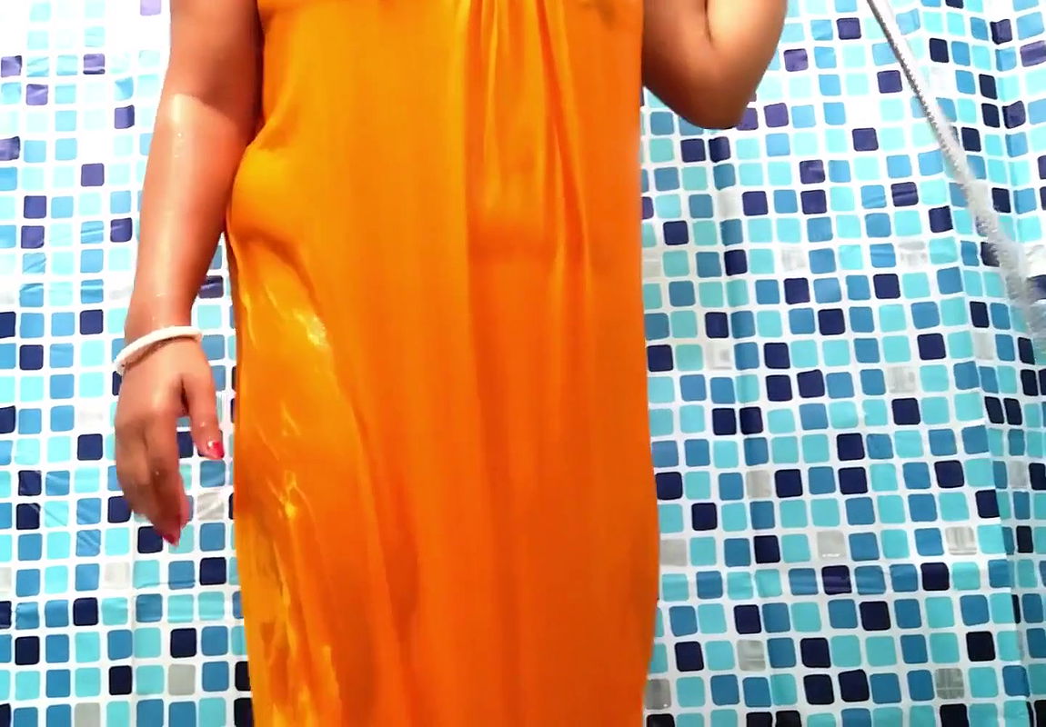 Big Boobs Indian Desi Bhabhi Sexy Mona Full Nude Bathing First Time