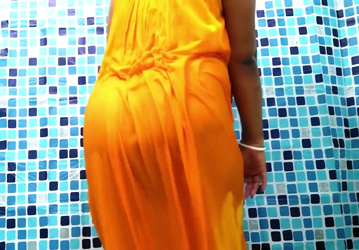 Big Boobs Indian Desi Bhabhi Sexy Mona Full Nude Bathing First Time