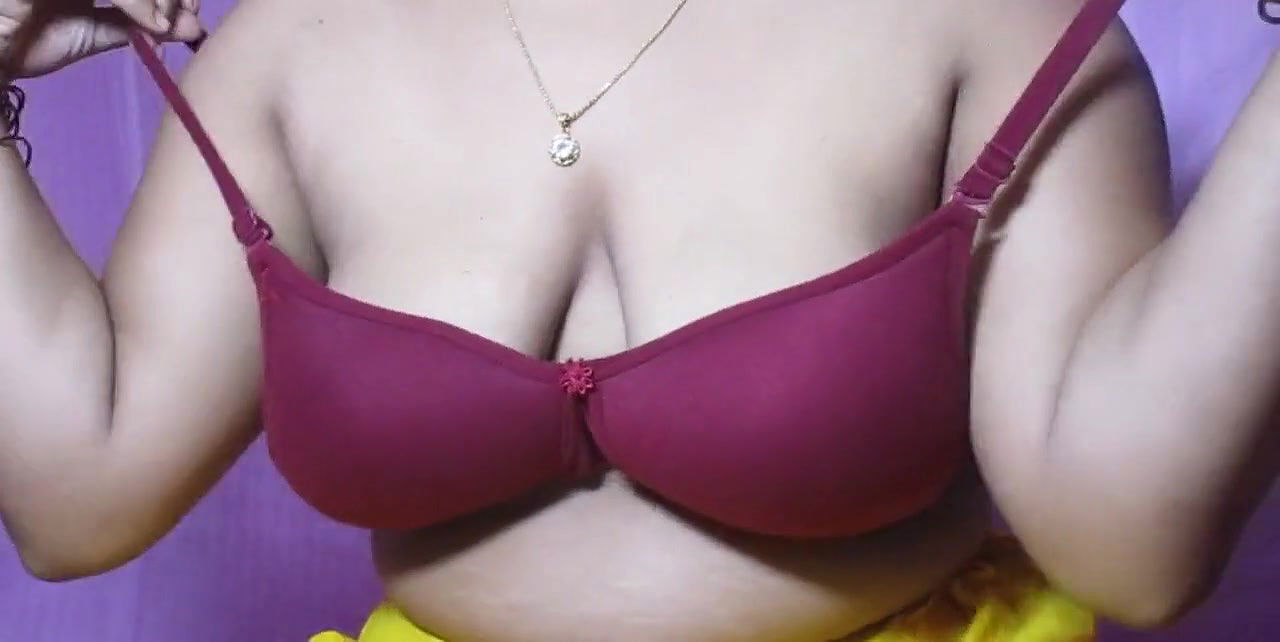 Mona Bhabhi Showing Again Her Milky Boobs Hairy Armpit