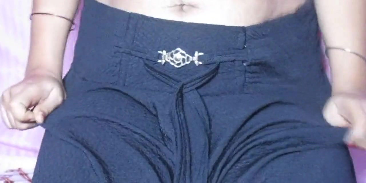 Sexy Darling Mona Showing Her Big Melons