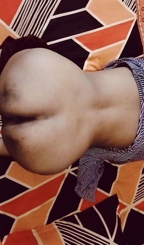 I sucked my wife’s pussy and let out the water.