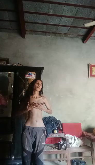 Desi cutie showing tits and pussy full naked