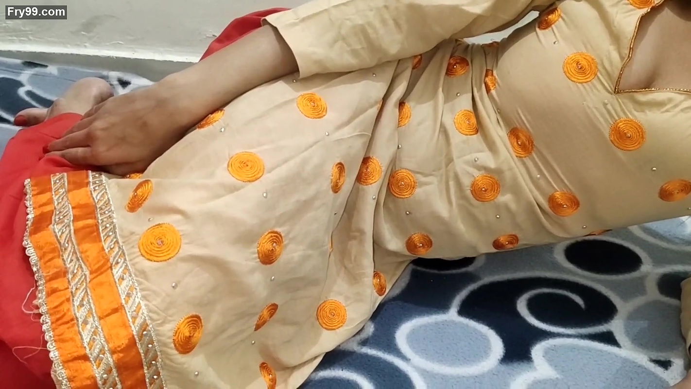 desi sexy girl enjoy kr rahi hai padosi aaahiq ne jam kar chudai ki