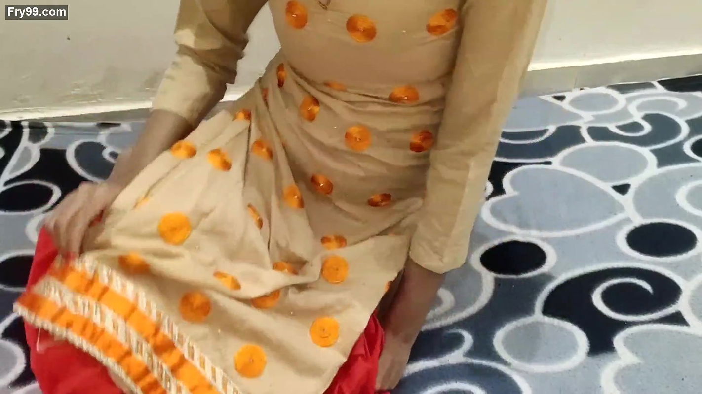 desi sexy girl enjoy kr rahi hai padosi aaahiq ne jam kar chudai ki