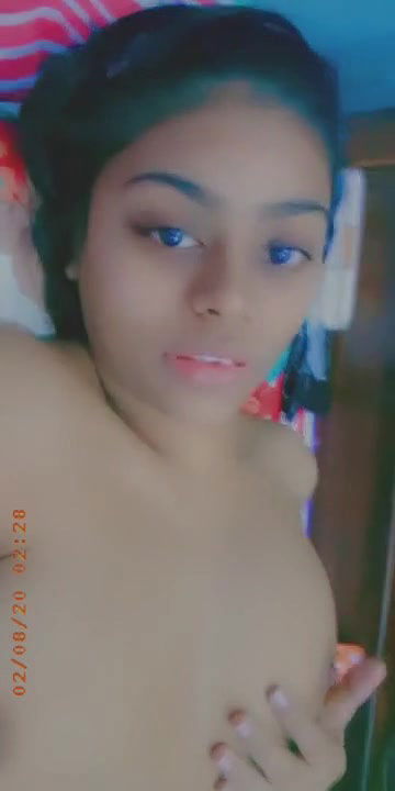 Desi Girl Showing big boobs