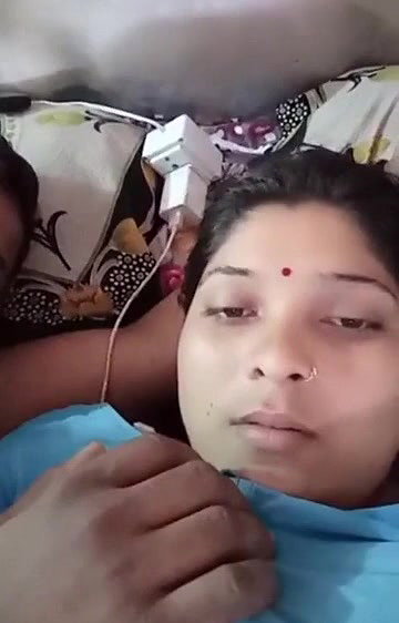 Desi Beauty Wife with Hubby he pressing boobs hard