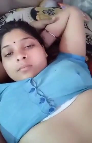 Desi Beauty Wife with Hubby he pressing boobs hard