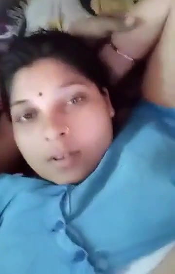 Desi Beauty Wife with Hubby he pressing boobs hard