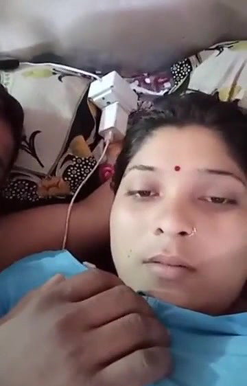 Desi Beauty Wife with Hubby he pressing boobs hard