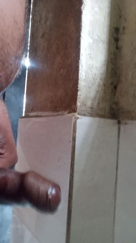 Apne room me jab koi nahi tha tab mane hand sex kiya