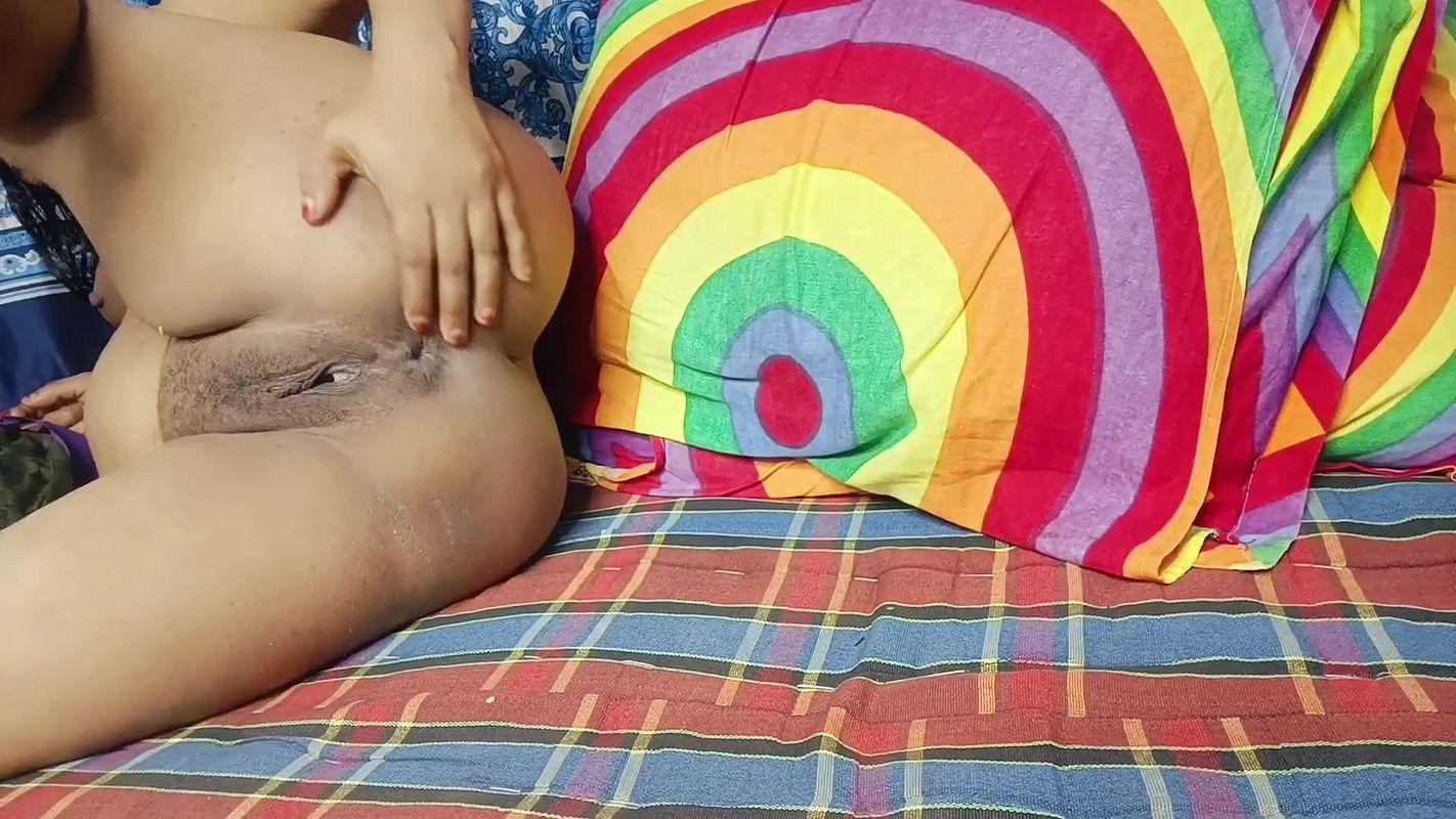Bangladeshi beautiful college girl pussy fingering in her neighbour