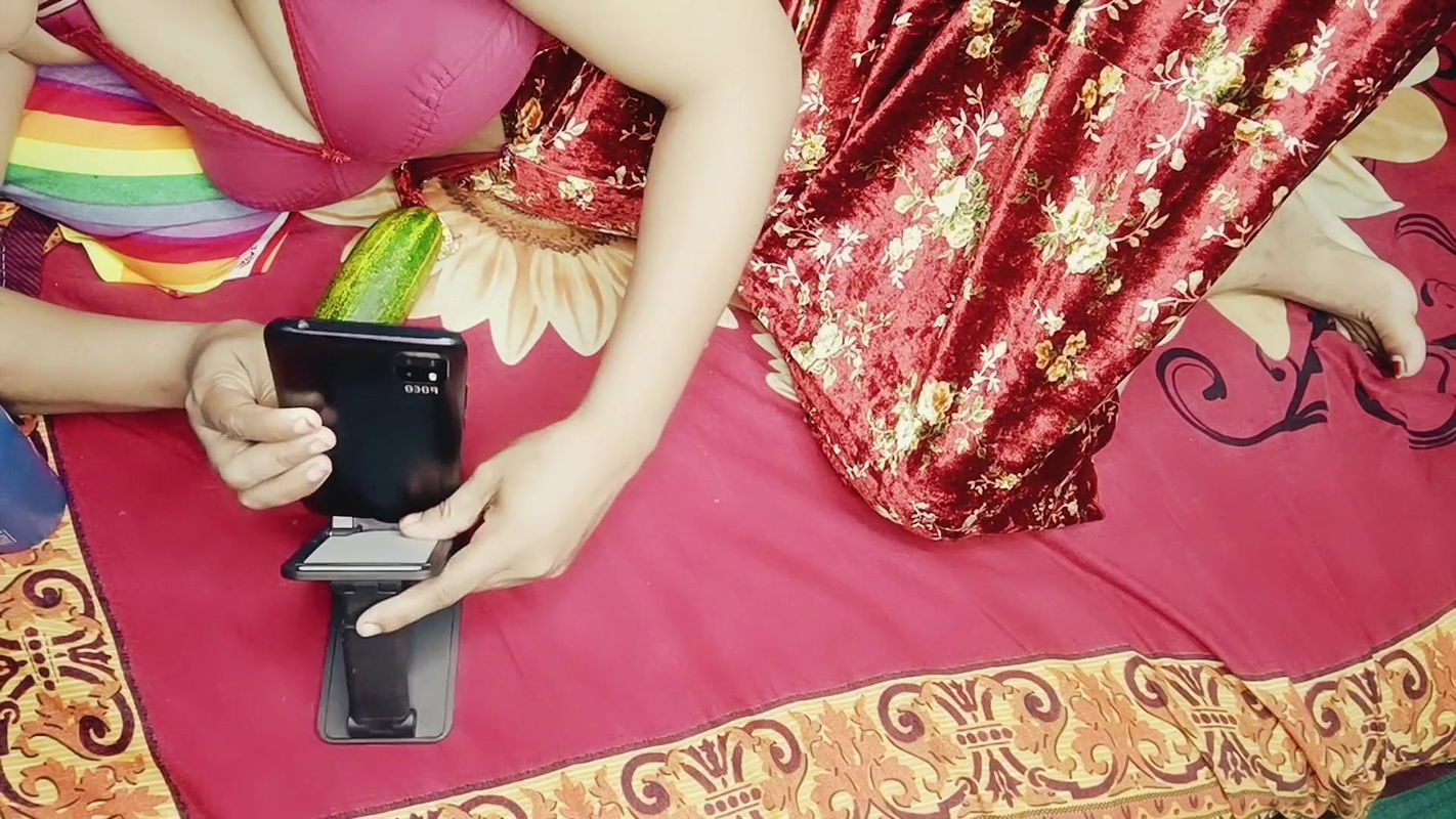 Bangladeshi beautiful girl having sex alone.Bengali girl