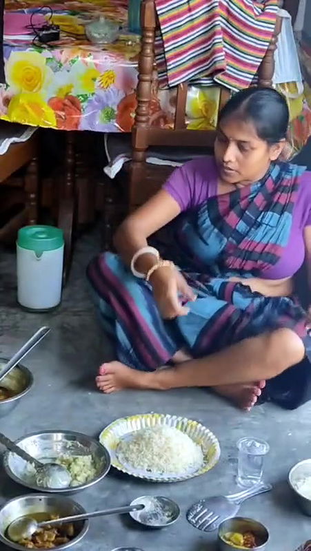 Bengali Boudi Oops Moment