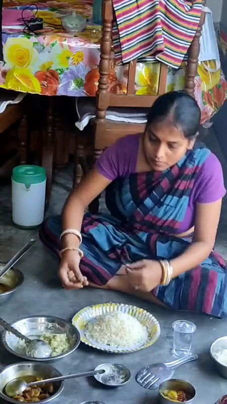 Bengali Boudi Oops Moment