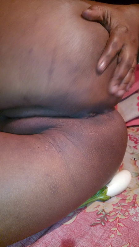 Bangladeshi young girl fuck pussy by fingger