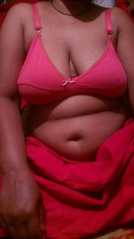 Beautiful college girl shows his pussy, ass and boobs