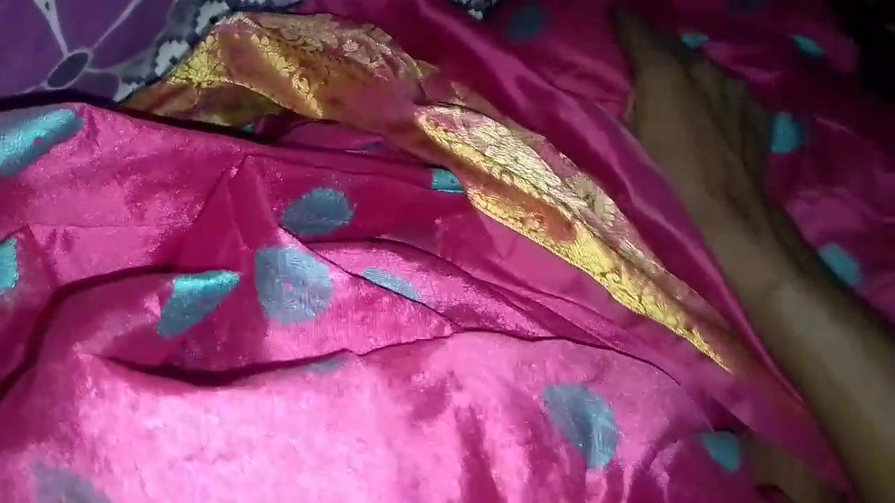 Bhabhi ghar mein soi thi maine jakar gand Mari