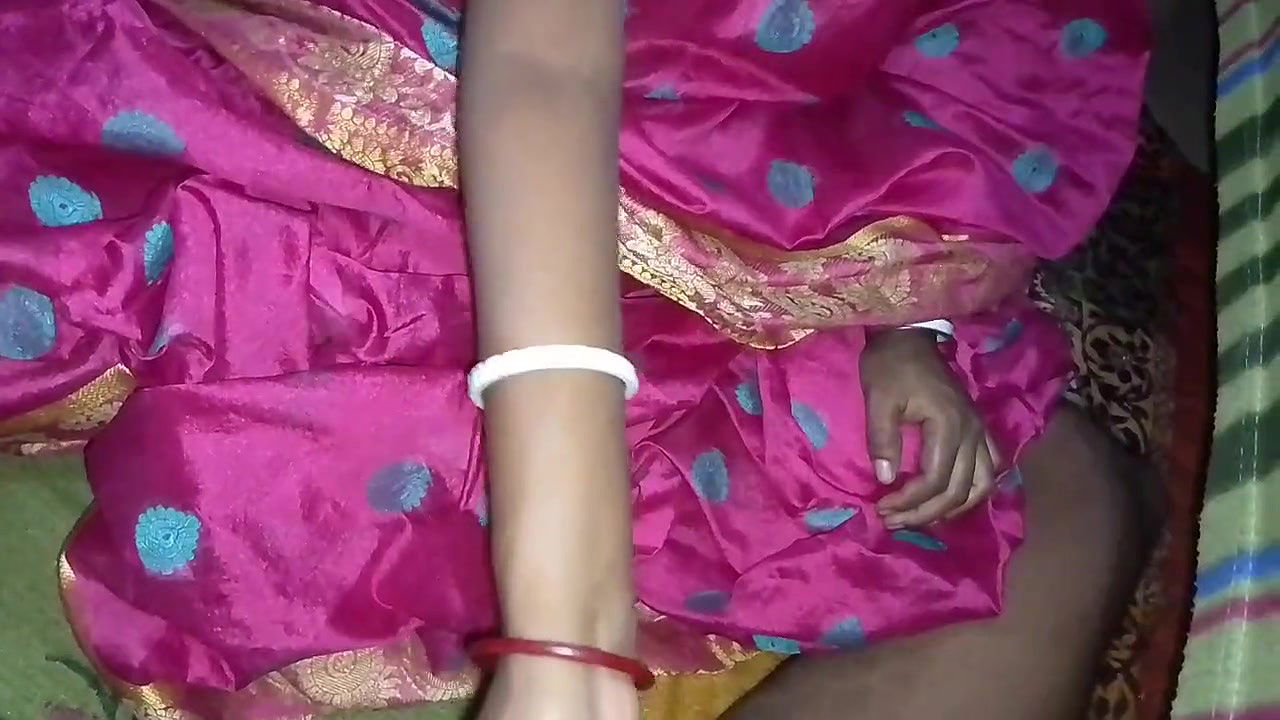 Bhabhi ghar mein soi thi maine jakar gand Mari