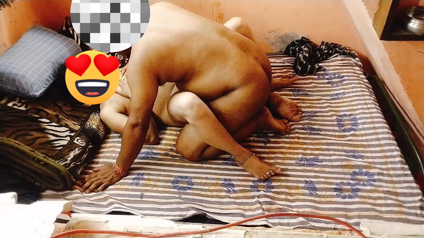 Bhabhi ne chut chtwaya chuchi peelwayi payari madhu