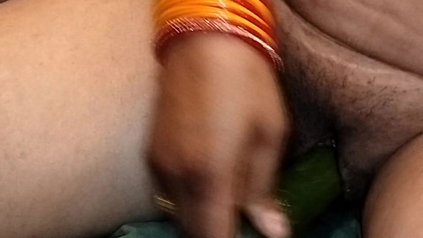 Bihari bhabhi ne kheera sa apni chuta maari mota lund jisa