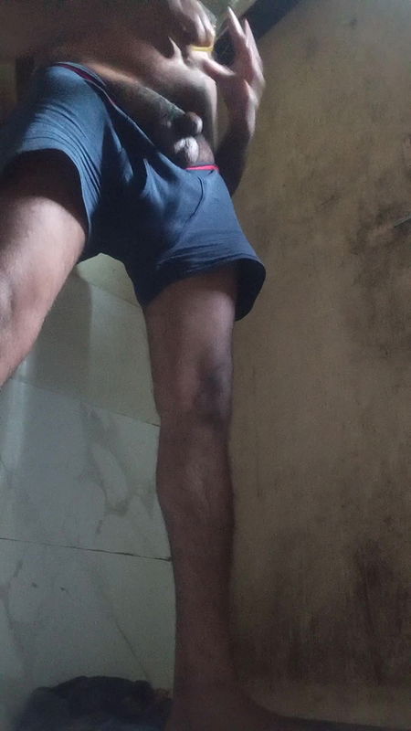 Boy bhabhi ko chodane ke liye lund ko tayar karta hua