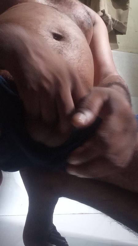 Boy bhabhi ko chodane ke liye lund ko tayar karta hua