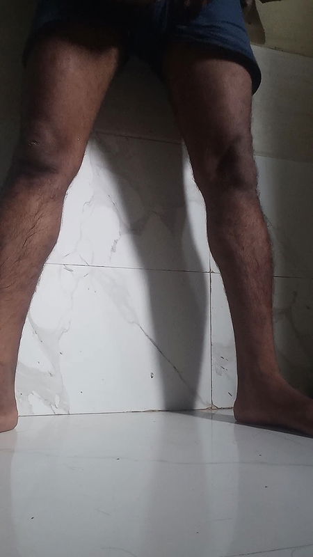 Boy bhabhi ko chodane ke liye lund ko tayar karta hua