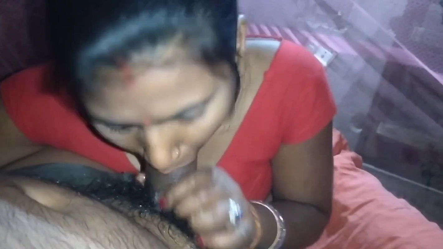 Desi Bhabhi Piss in Mouth and Enjoy in Bath