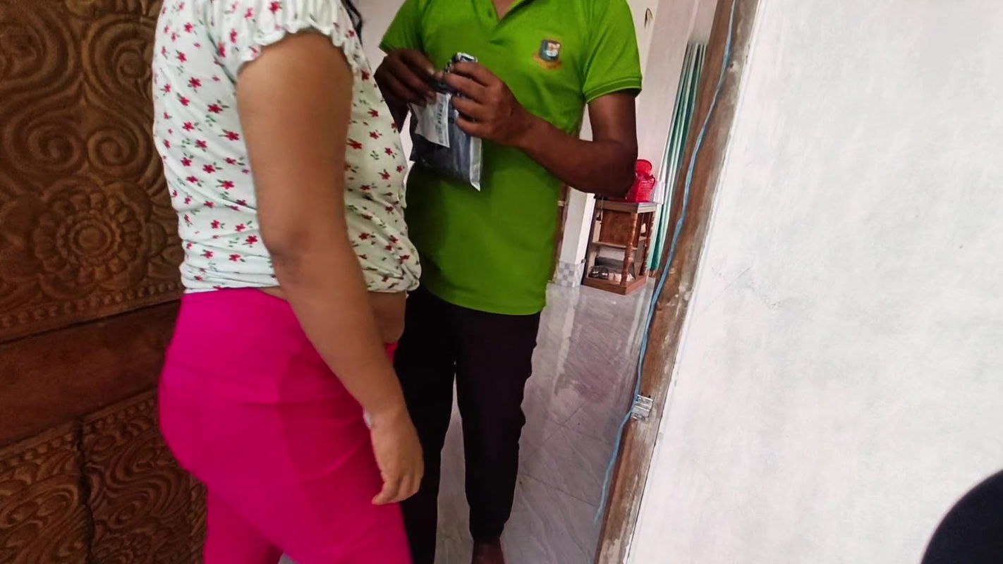 Expat wife fucked magic condom delivery man,with story