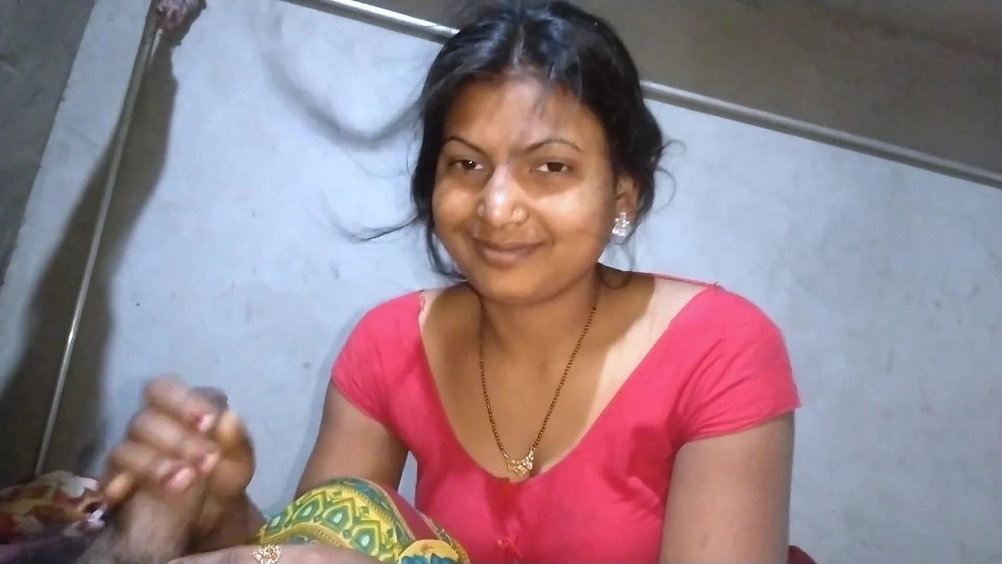 Gau wali bhabhi ko din me akela me muh me land ghusa diya aur bhabhi ke muh me pani nikala