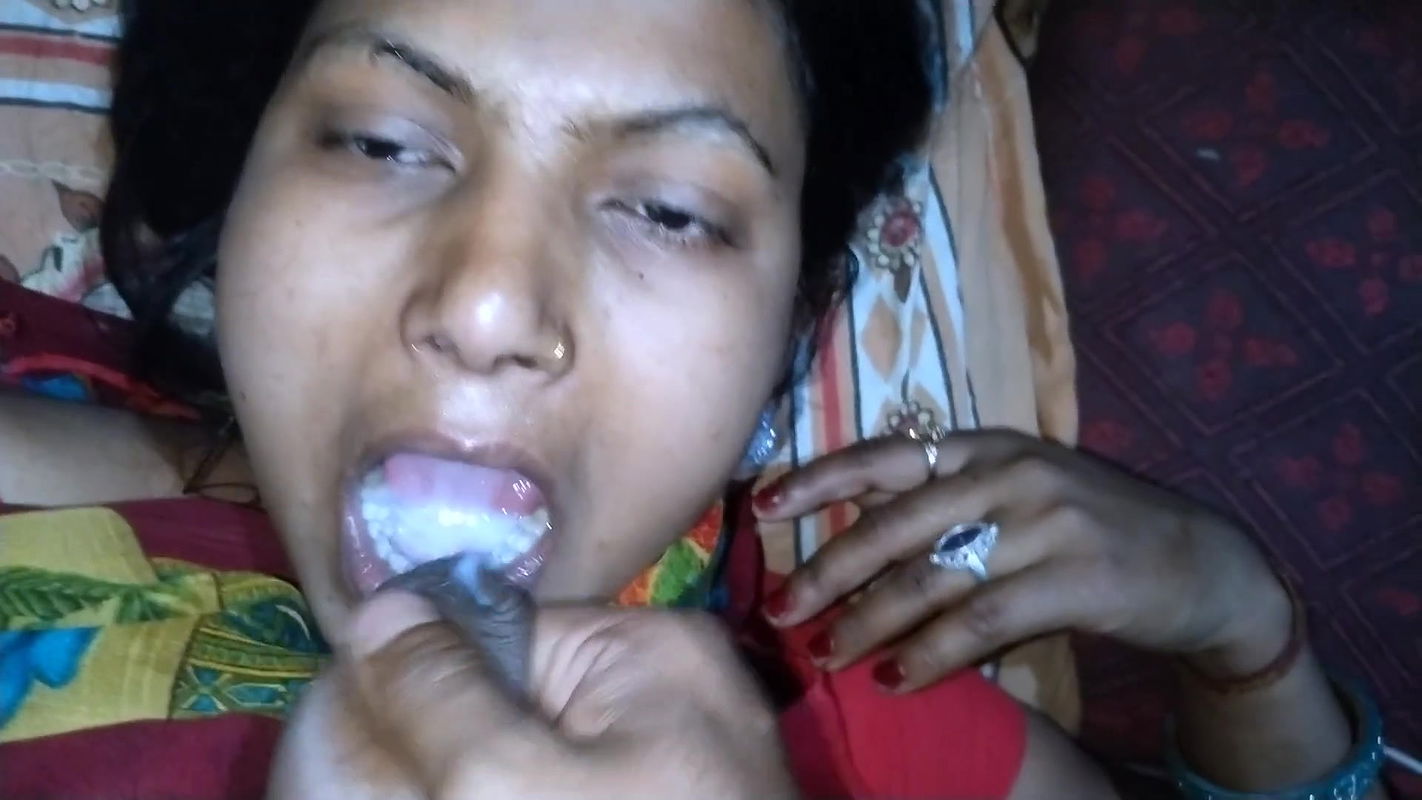 Gau wali bhabhi ko din me akela me muh me land ghusa diya aur bhabhi ke muh me pani nikala