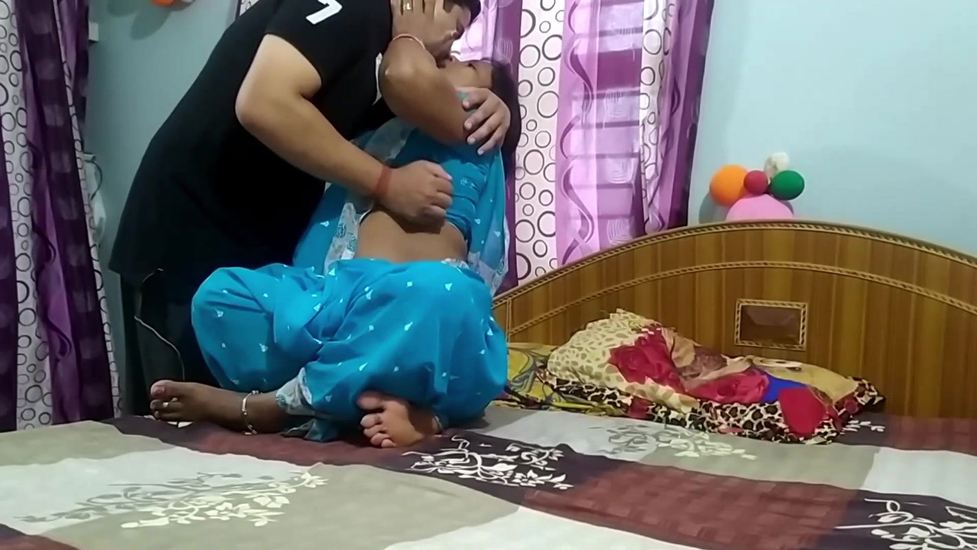 Hot wife Rakhi in blue saree fucking with her boyfriend to penetrate hard inside pussy on Xhamster 2023