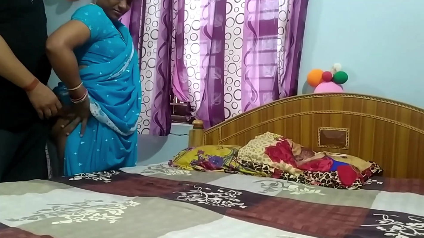 Hot wife Rakhi in blue saree fucking with her boyfriend to penetrate hard inside pussy on Xhamster 2023