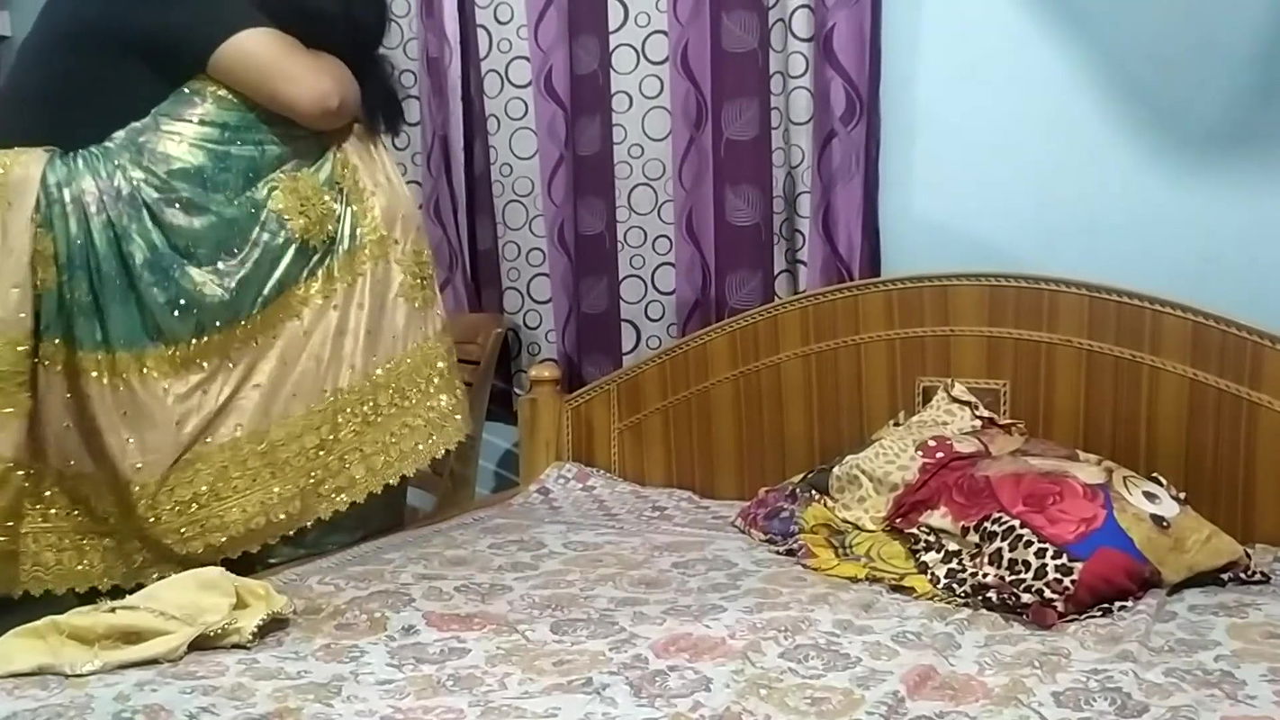 I sneak into my Stepmoms bed and FUCK HER – Leaving her creampied